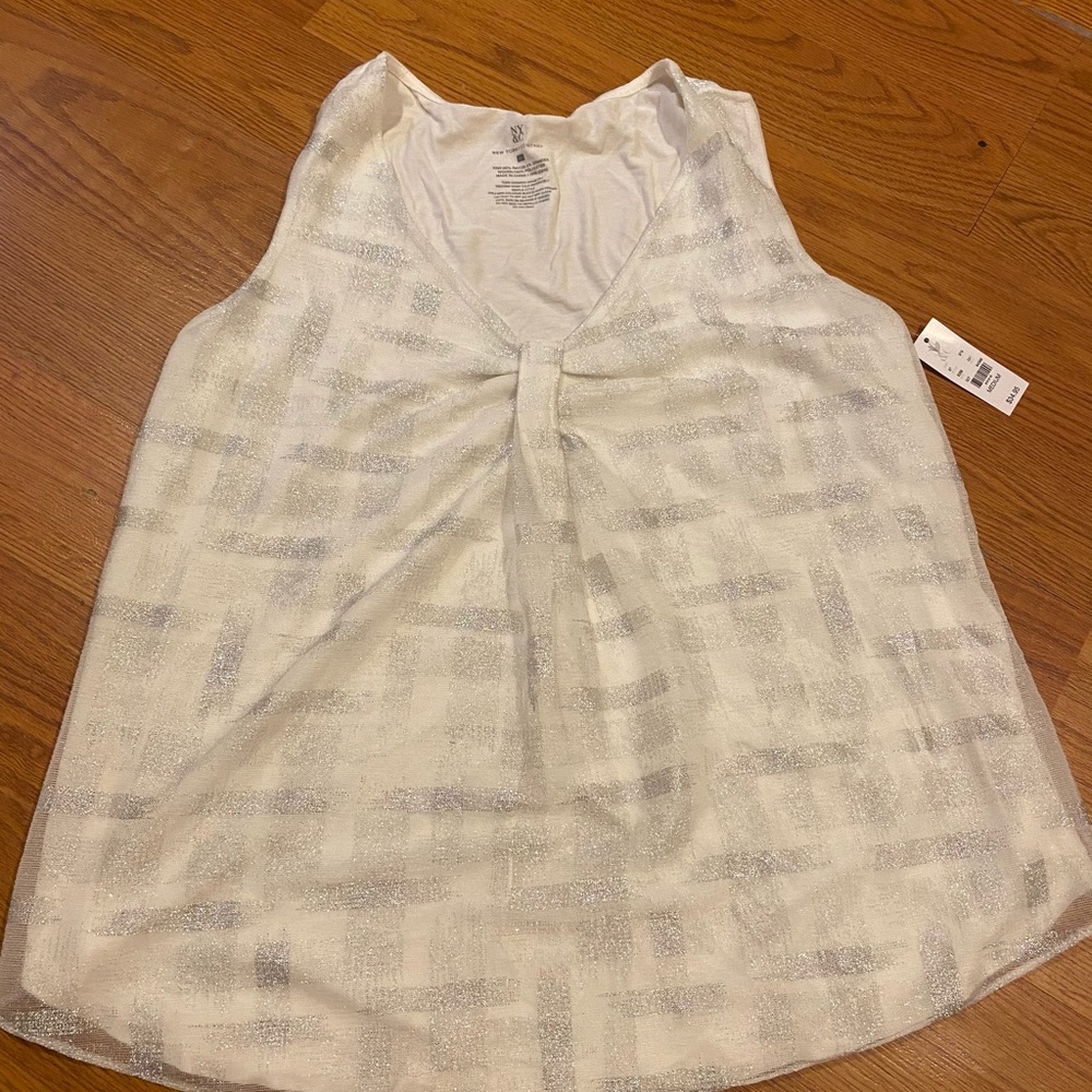 White sleeveless tank top